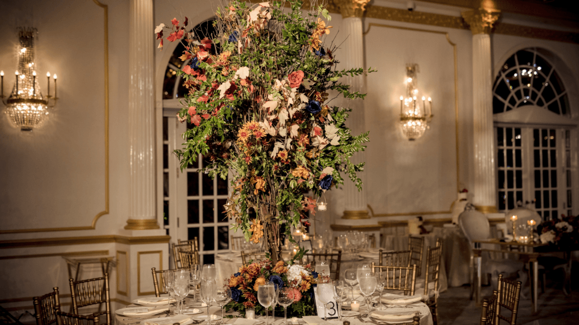 Choose These Rustic & Elegant Centerpieces for a Fall Wedding